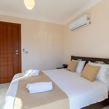 Fethiye-calis'ta 5 Yatak Odali 10 Kisilik Coral 6 Villa *