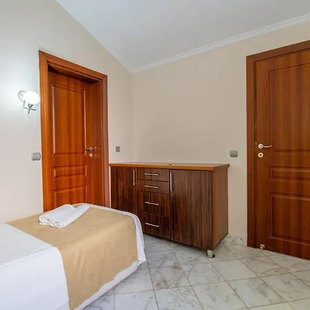 Fethiye-calis'ta 5 Yatak Odali 10 Kisilik Coral 6 Villa *